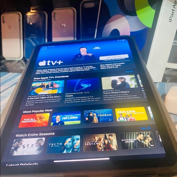 APPLE iPad Air 4th Generation with WI-FI & Cellular - Picture 6 of 9